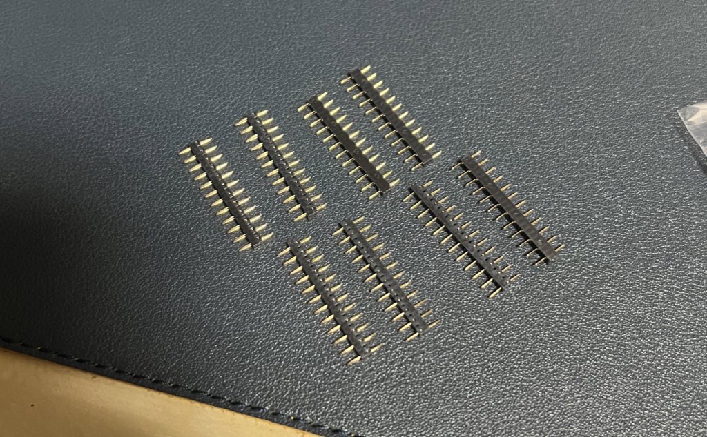 コンスルー(12pin おそらく3mm) ×8